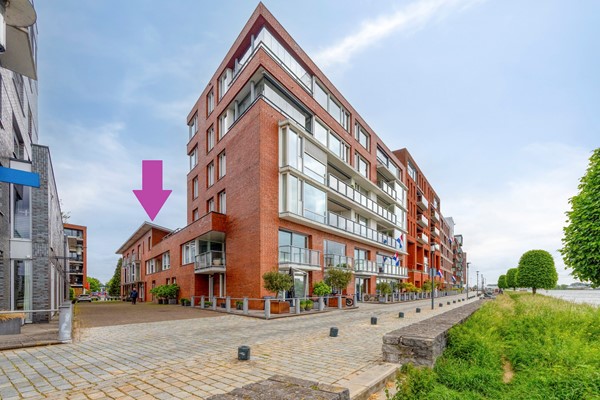 Te koop: Riante, zeer luxe 6-kamer hoek-herenhuis (169 m²) met parkeerplaats in de ondergrondse parkeergarage en optie voor een tweede parkeerplaats en maar liefst 2 badkamers!